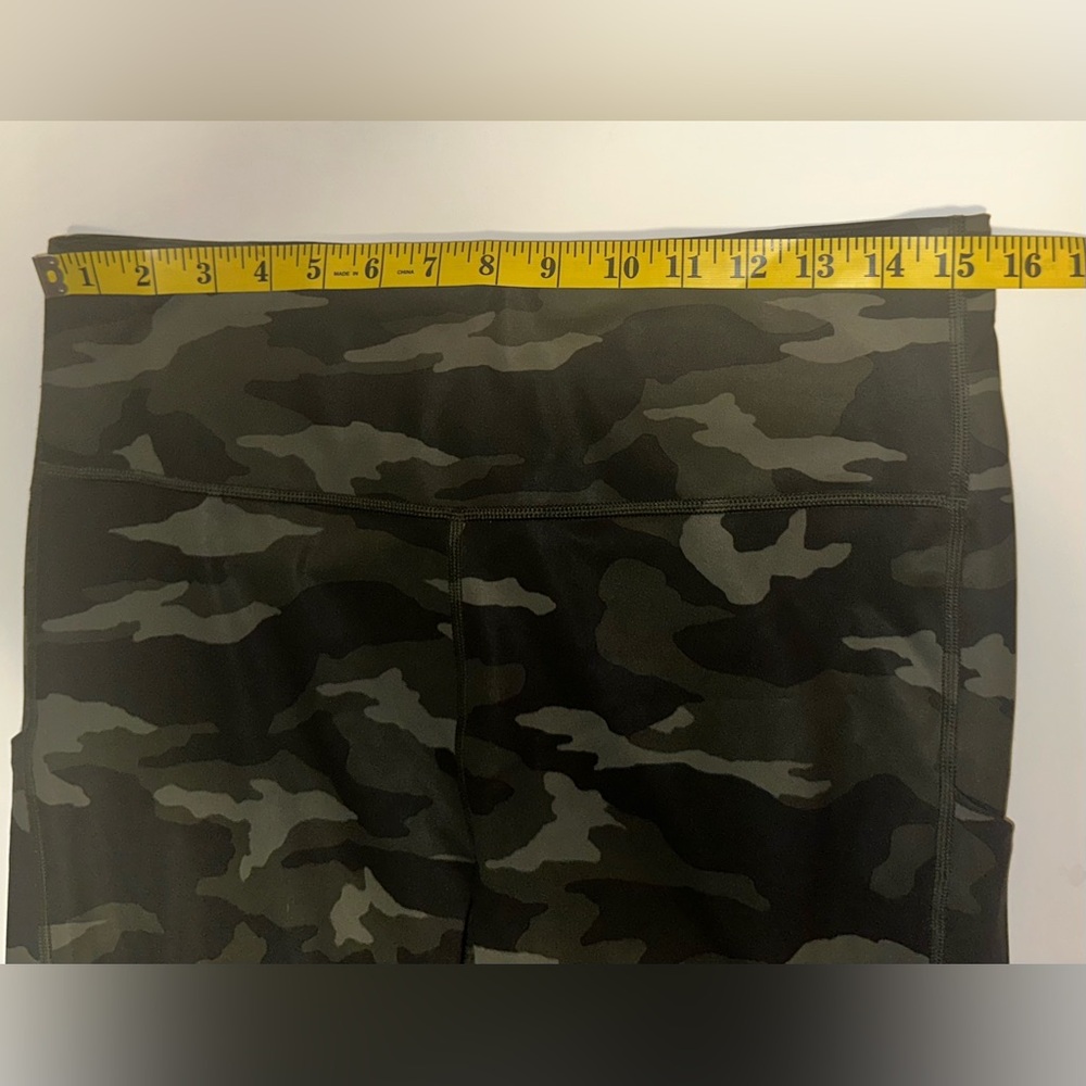 Athleta Ultimate Stash Pocket‎ Green Camo 7/8 Length Tight Women’s Size Large - Picture 10 of 11